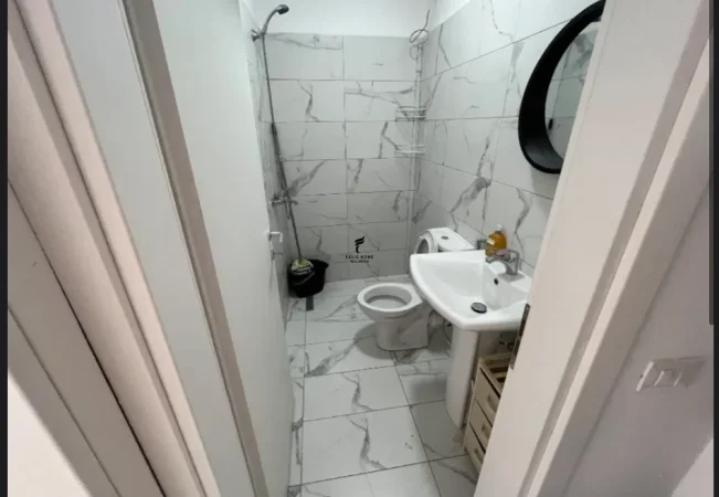 Tirane, jepet me qera apartament 1+1 Kati 7, 65 m² 420 € (RRUGA E DIBRES)