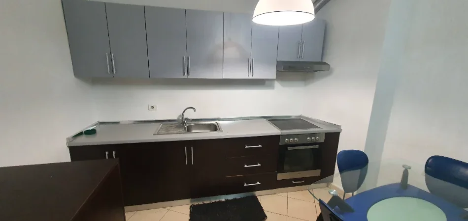 Tirane, jepet me qera apartament 1+1+Ballkon Kati 7, 72 m² 300 € (Rruga Loni Ligori, Rafaelo 2002 rezidence)