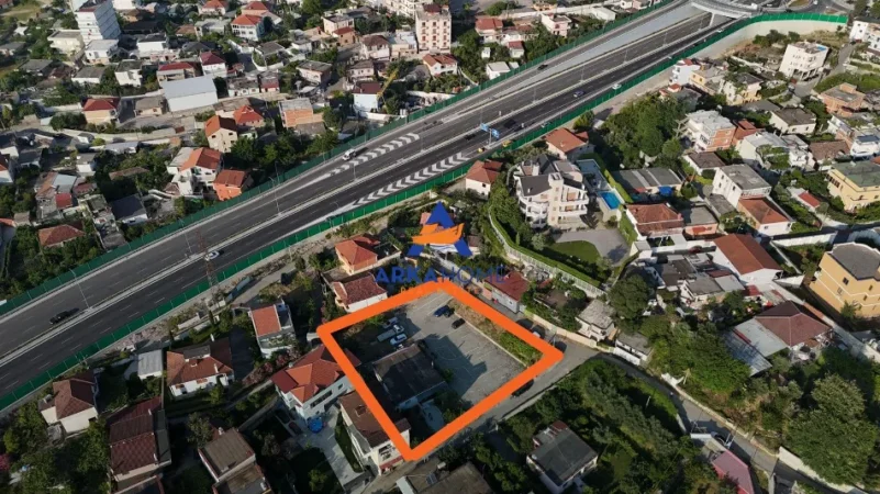 Tirane, shitet toke , 2.000 m² 
