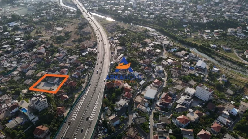 Tirane, shitet toke , 2.000 m² 