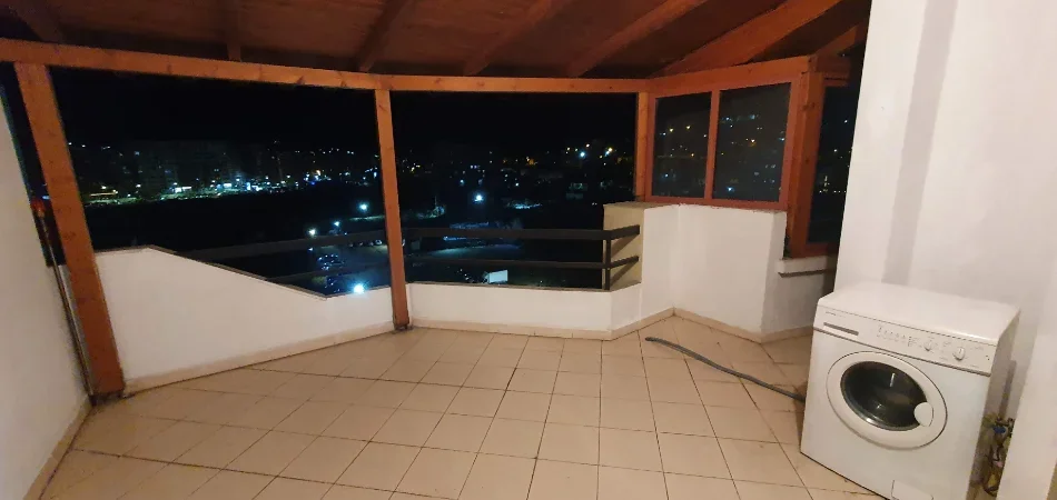 Tirane, jepet me qera apartament 1+1+Ballkon Kati 7, 72 m² 300 € (Rruga Loni Ligori, Rafaelo 2002 rezidence)