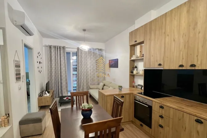 Tirane, jepet me qera apartament 1+1+Ballkon Kati 3, 67 m² 450 € (Jordan Misja)