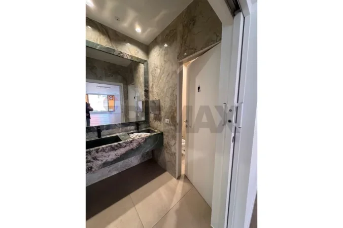 Tirane, jepet me qera zyre Kati 2, 600 m² 11.000 € (21 dhjetori)