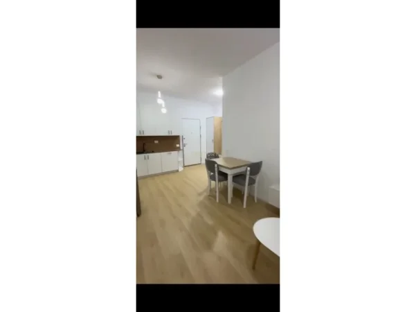 Tirane, jepet me qera apartament 1+1 Kati 8, 50 m² 480 € (Ali dem)