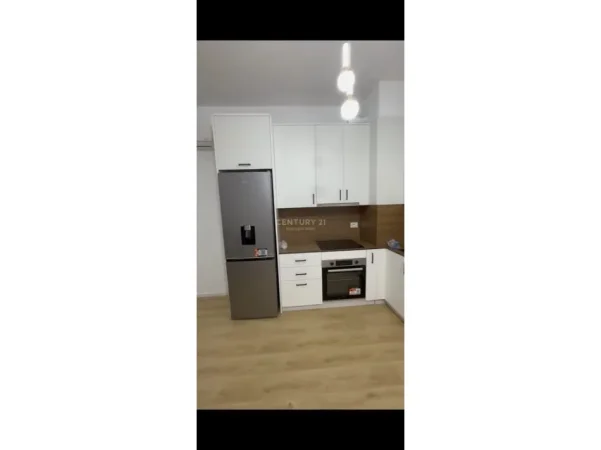 Tirane, jepet me qera apartament 1+1 Kati 8, 50 m² 480 € (Ali dem)