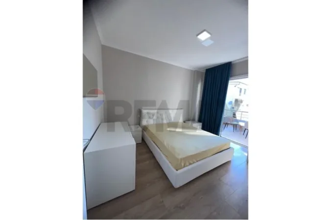 Tirane, jepet me qera apartament 3+1+Ballkon Kati 4, 850 € 