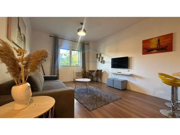 Tirane, jepet me qera apartament 2+1 Kati 1, 78 m² 650 € 