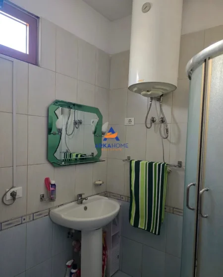 Tirane, jepet me qera apartament 2+1+Ballkon Kati 3, 90 m² 650 € 