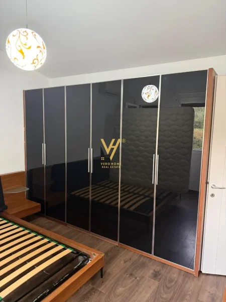 Tirane, jepet me qera apartament 2+1+Ballkon Kati 2, 115 m² 1.500 € (LONG HILL RESIDENCE)