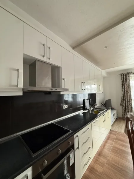 Tirane, jepet me qera apartament 2+1 Kati 4, 100 m² 530 € (Rruga 5 Maji)