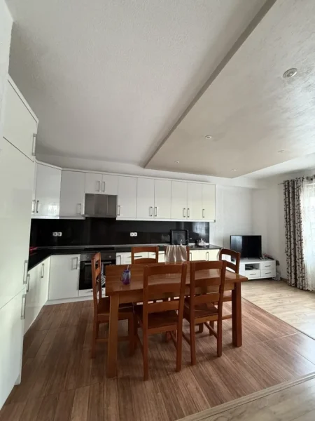 Tirane, jepet me qera apartament 2+1 Kati 4, 100 m² 530 € (Rruga 5 Maji)