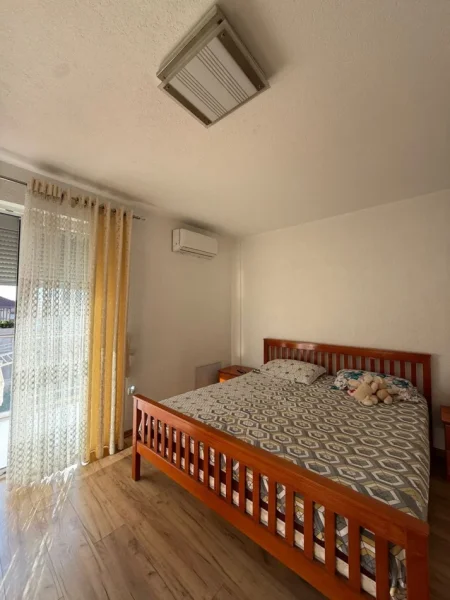 Tirane, jepet me qera apartament 2+1 Kati 4, 100 m² 530 € (Rruga 5 Maji)