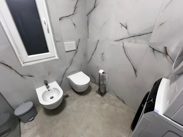 Tirane, jepet me qera apartament 1+1+Ballkon Kati 2, 70 m² 550 € (pranë Shkollës së Baletit)