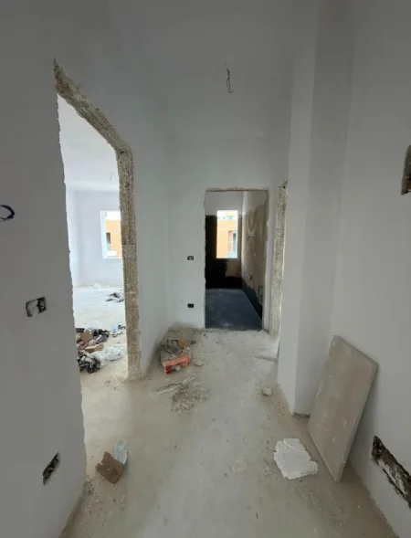 Tirane, shitet apartament 1+1+Ballkon Kati 4, 67 m² 57.000 € 