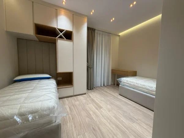 Tirane, jepet me qera apartament 2+1+Ballkon Kati 3, 1.500 € 