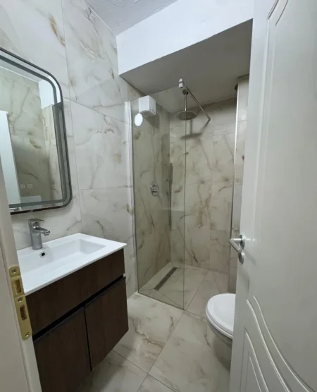 Tirane, jepet me qera apartament 2+1 Kati 2, 85 m² 650 € (Pediatria)