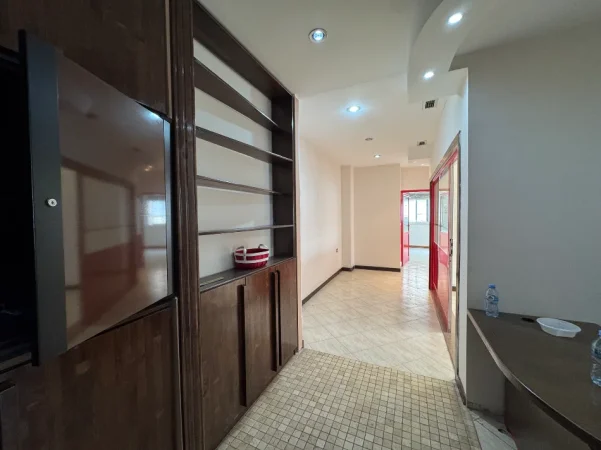 Tirane, shitet apartament 3+1+Aneks+Ballkon Kati 2, 137 m² 270.000 € (Rruga kongresi i Tiranes)