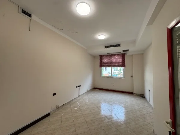 Tirane, shitet apartament 3+1+Aneks+Ballkon Kati 2, 137 m² 270.000 € (Rruga kongresi i Tiranes)