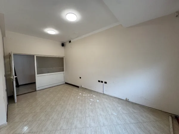 Tirane, shitet apartament 3+1+Aneks+Ballkon Kati 2, 137 m² 270.000 € (Rruga kongresi i Tiranes)