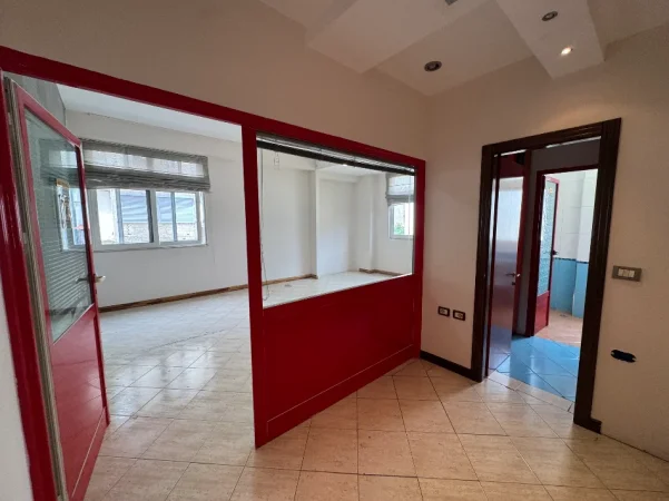 Tirane, shitet apartament 3+1+Aneks+Ballkon Kati 2, 137 m² 270.000 € (Rruga kongresi i Tiranes)