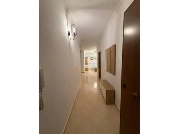 Durres, jepet me qera apartament 2+1+Ballkon Kati 2, 87 m² 450 € 