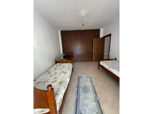 Durres, jepet me qera apartament 2+1+Ballkon Kati 2, 87 m² 450 € 