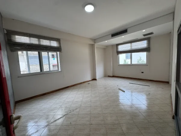 Tirane, shitet apartament 3+1+Aneks+Ballkon Kati 2, 137 m² 270.000 € (Rruga kongresi i Tiranes)