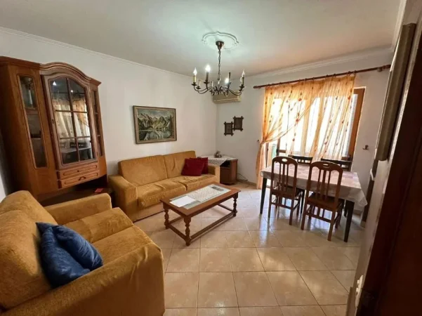 Tirane, jepet me qera Apartament 2+1 Kati 4, 75 m² 450 € (Përball Maternitetit të Ri,BRRYL, Tiranë)