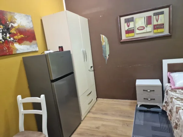 Tirane, jepet me qera garsonier Kati 1, 30 m² 300 € (KOMUNA E PARISIT)