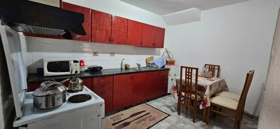 Tirane, jepet me qera apartament 1+1 Kati 1, 70 m² 400 € (komuna e parisit)