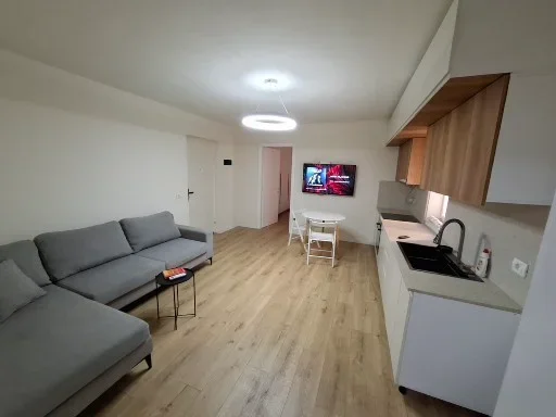 Tirane, jepet me qera apartament 2+1 , 60 m² 600 € (Rruga e Barrikadave)