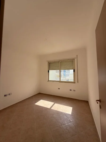 Tirane, shitet apartament 2+1+Aneks+Ballkon Kati 3, 99 m² 225.000 € (liqeni i thate)