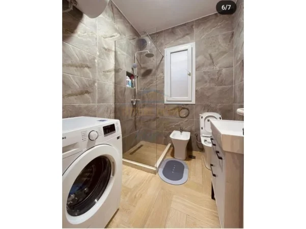 Tirane, jepet me qera apartament 2+1 Kati 2, 85 m² 820 € (Ish parku autobuzave)