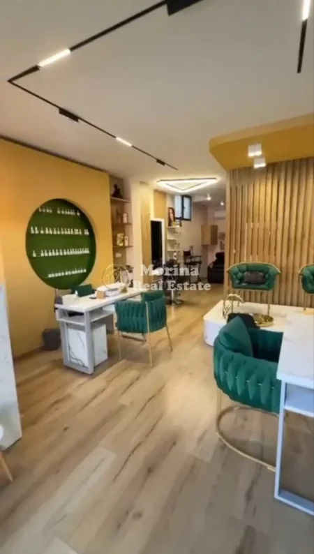 Tirane, jepet me qera ambjent biznesi Kati 0, 55 m² 700 € (Rruga Xhanfize Keko)