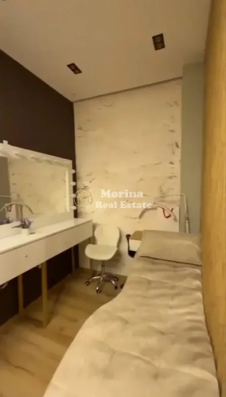 Tirane, jepet me qera ambjent biznesi Kati 0, 55 m² 700 € (Rruga Xhanfize Keko)