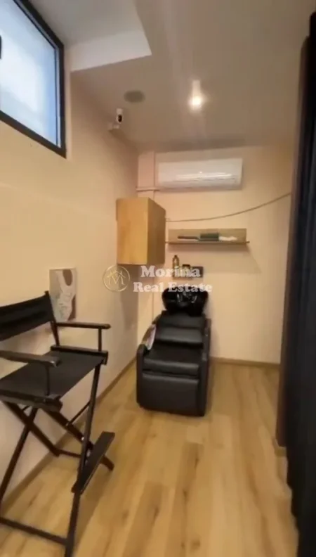 Tirane, jepet me qera ambjent biznesi Kati 0, 55 m² 700 € (Rruga Xhanfize Keko)