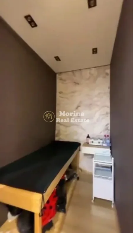 Tirane, jepet me qera ambjent biznesi Kati 0, 55 m² 700 € (Rruga Xhanfize Keko)