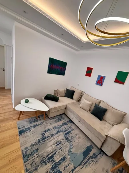 Tirane, jepet me qera apartament 1+1 Kati 7, 60 m² 550 € (Zogu i Zi perballe Le Bon)