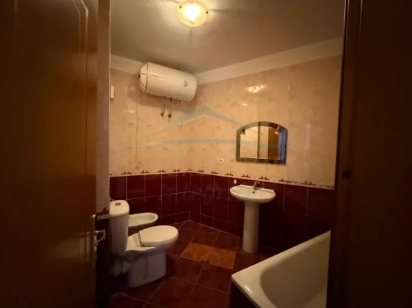 Tirane, shitet apartament 3+1+2, Kati 5, 133 m²  (Shkolla e Baletit)  Kontaktoni per Cmimin