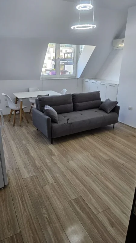 Tirane, jepet me qera apartament 1+1 Kati 6, 50 m² 420 € (LIQENI I THATE)