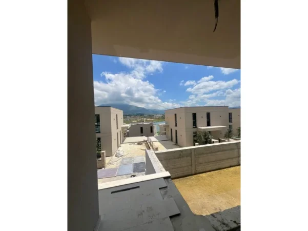 Tirane, shitet Vile Vile 3 Katshe Kati 3, 959 m² 800.000 € (Liqeni i Farkes)