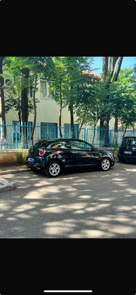 Tirane, shes makine Nafte, e zeze Kondicioner 220 km 2.000 €