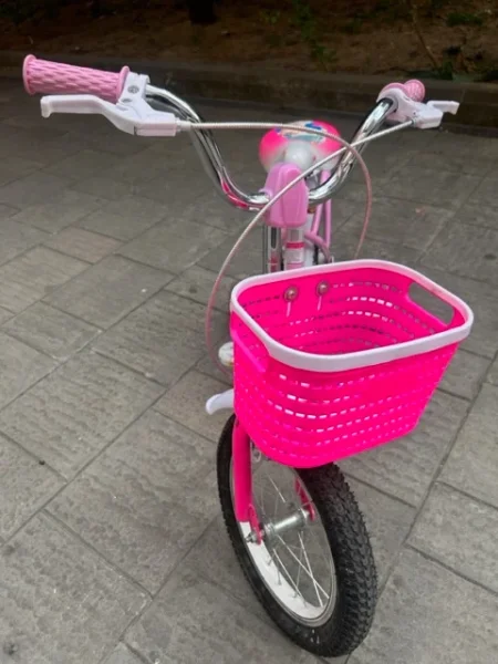 Tirane, shes biciklete per femije me 3 rrota ngjyre roze+e bardhe e bardhë 40 €