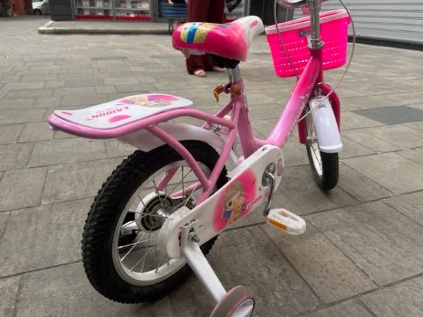 Tirane, shes biciklete per femije me 3 rrota ngjyre roze+e bardhe e bardhë 40 €