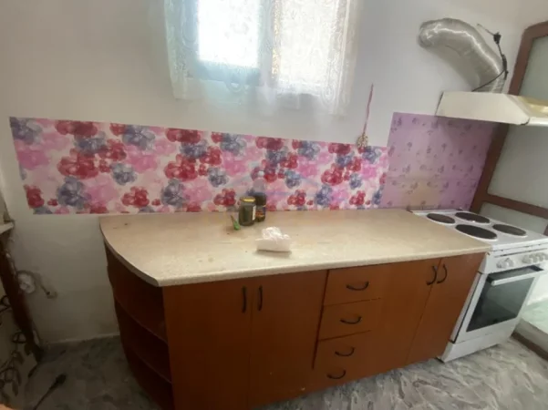 Tirane, shitet apartament 2+1+Ballkon Kati 0, 60 m² 135.000 € (Rruga e Elbasanit)