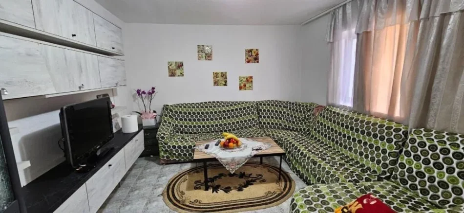 Tirane, jepet me qera shtepi 1+1 Kati 1, 70 m² 400 € (German Computers tek Komuna e Parisit)