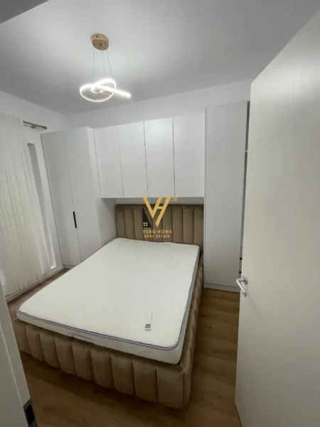 Tirane, jepet me qera apartament 1+1+Ballkon Kati 3, 60 m² 400 € (ALI DEMI)