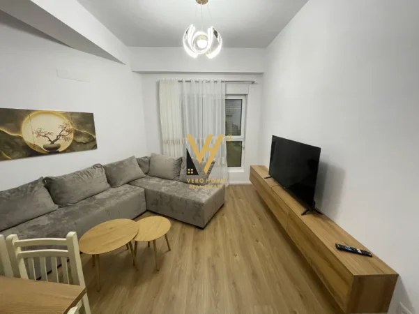 Tirane, jepet me qera apartament 1+1+Ballkon Kati 3, 60 m² 400 € (ALI DEMI)