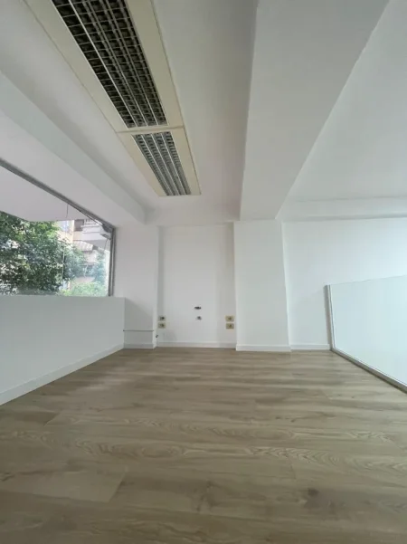 Tirane, jepet me qera ambjent biznesi , 70 m² 800 € (Rruga e Kavajes, prane kishes katolike)