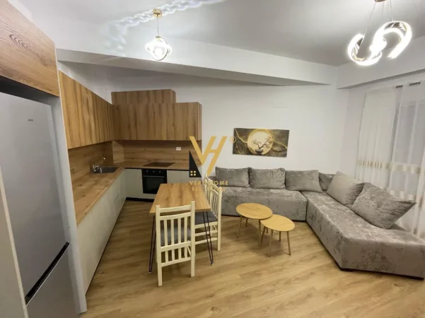 Tirane, jepet me qera apartament 1+1+Ballkon Kati 3, 60 m² 400 € (ALI DEMI)